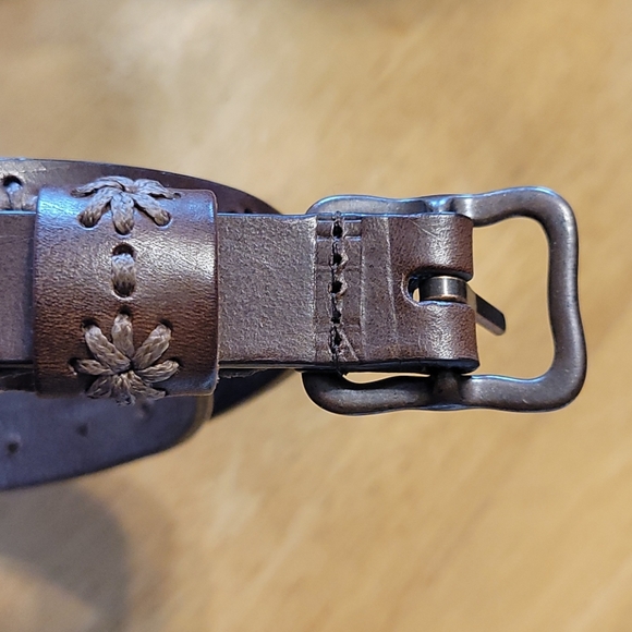 Super Pretty Cool Leather Belt - Picture 2 of 3